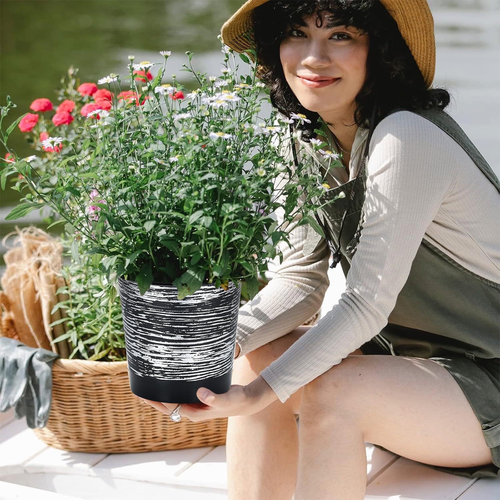 HOARBOEG Self-Watering Plastic Flower Pot, Automatic Planters, Plants with Drainage Holes, Lightweight Decorative Garden Pot for Roses, Succulents, Herbs, Personalized Gardening Essentials, 7.87in