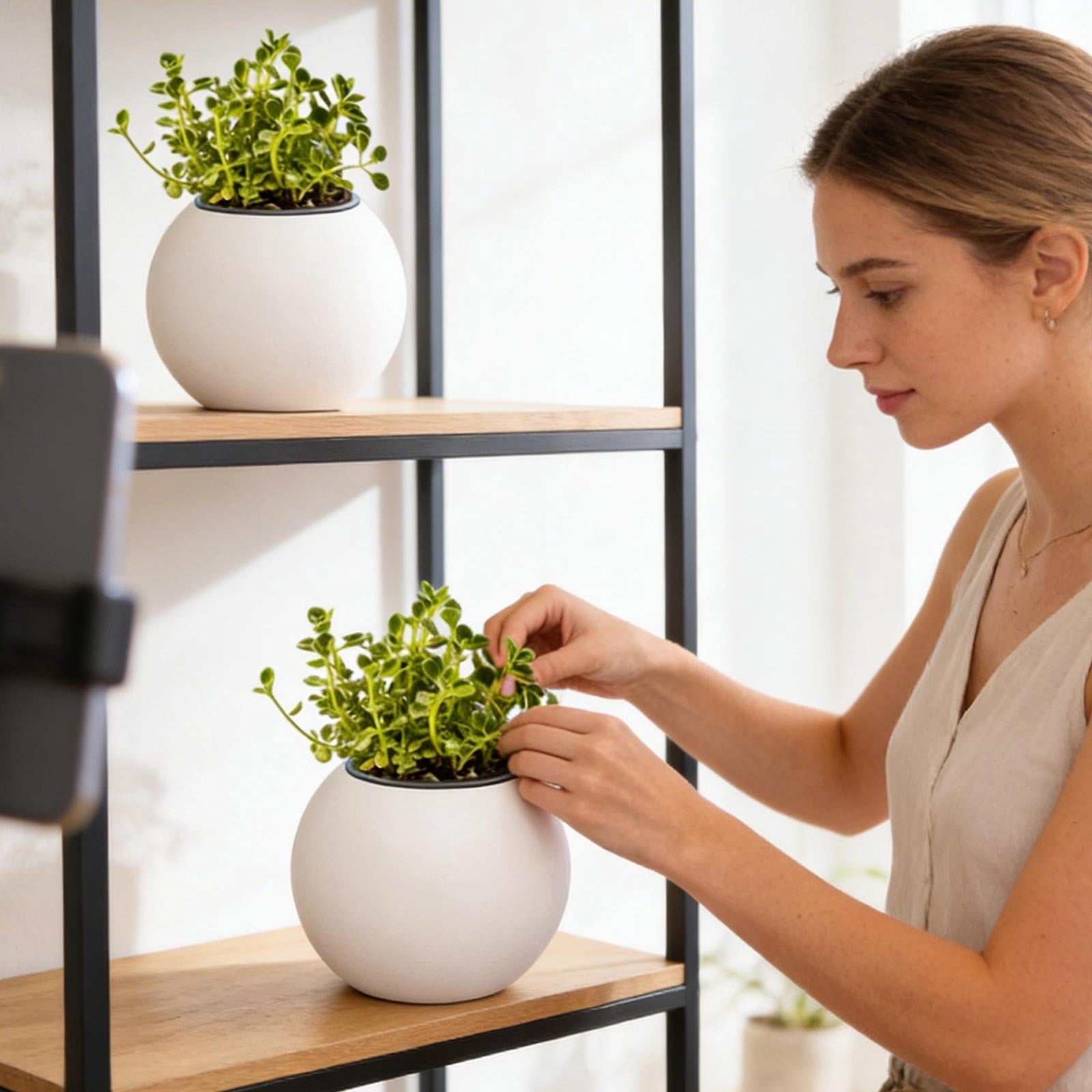 Hometravel Self Watering Plant Pot, Plastic Spherical Flower Container, Automatic Absorbing Planter for Indoor Desktop