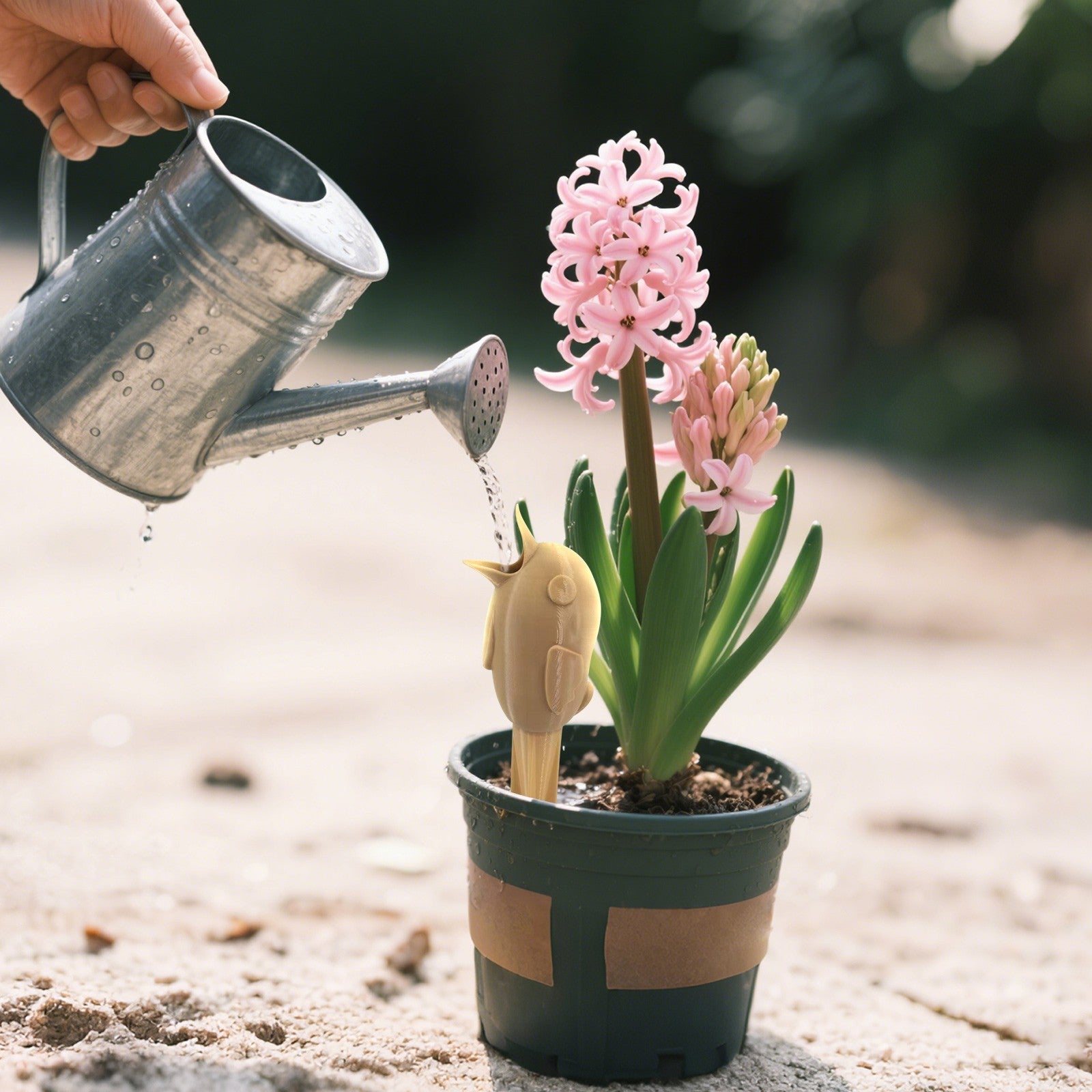 Plant pots Automatic Watering Spike Bird Shaped Plant Watering Device for Indoor and Outdoor Potted Plants Cute Self Watering Planter Plug In Stake for Healthy Plant Growth for Indoor Outdoor